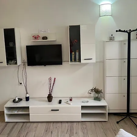 דירה Animi
